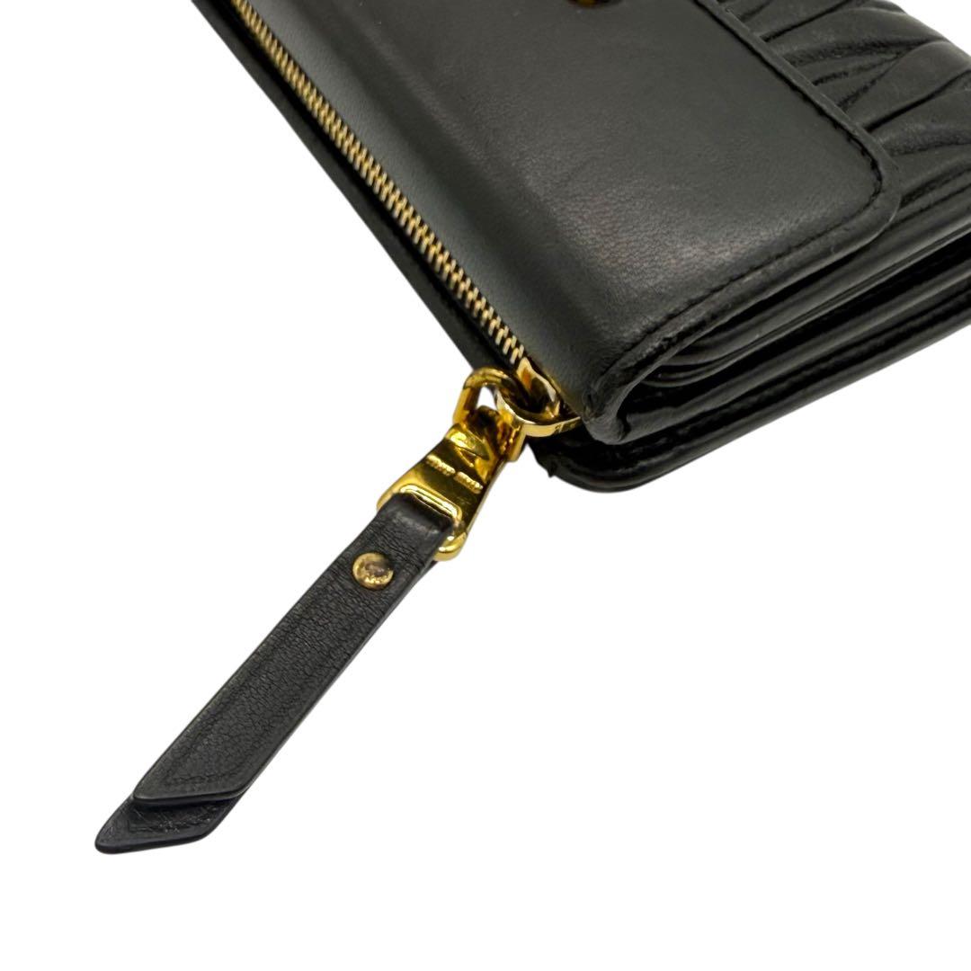 【美品 正規品 】 miumiu マテラッセ 二つ折り財布 RFID搭載
