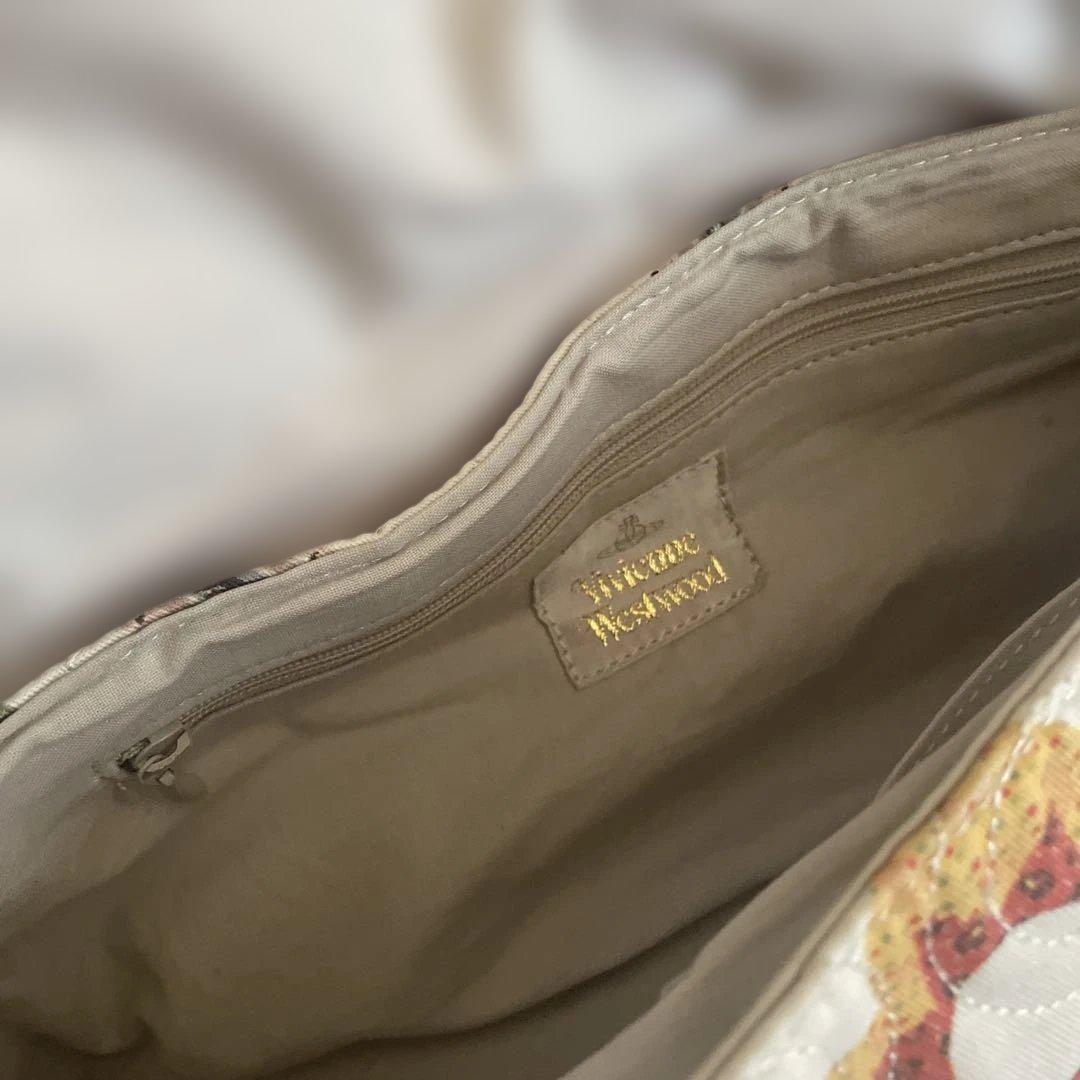 ヴィヴィアン　花柄キルティングショルダーバッグ