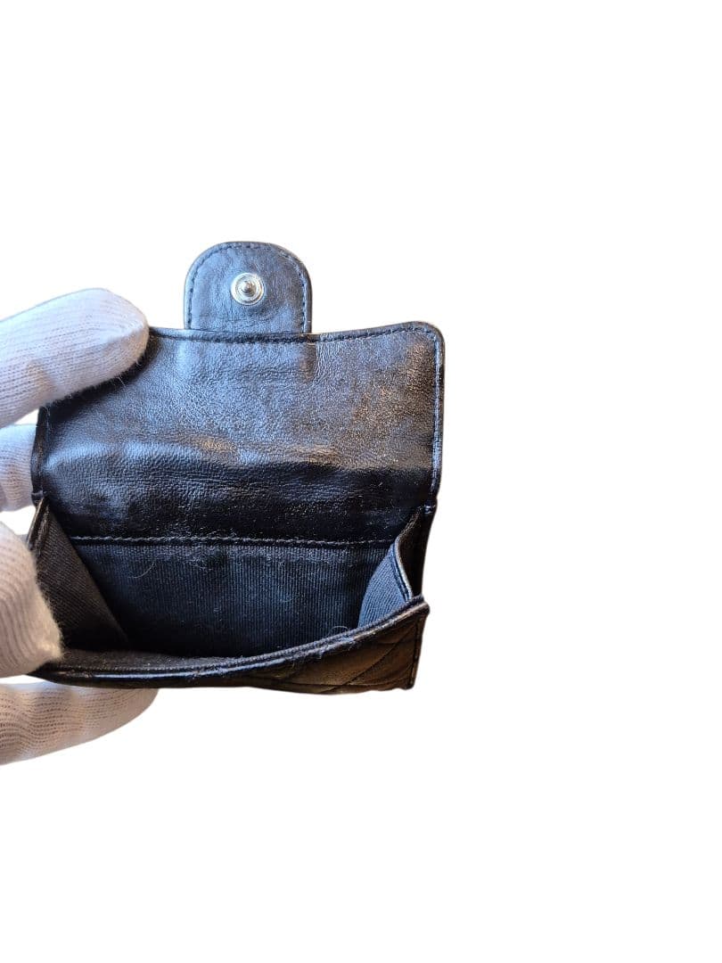 CHANEL　シャネル　マトラッセ　シルバー金具　Wホックフラップ　三つ折り財布