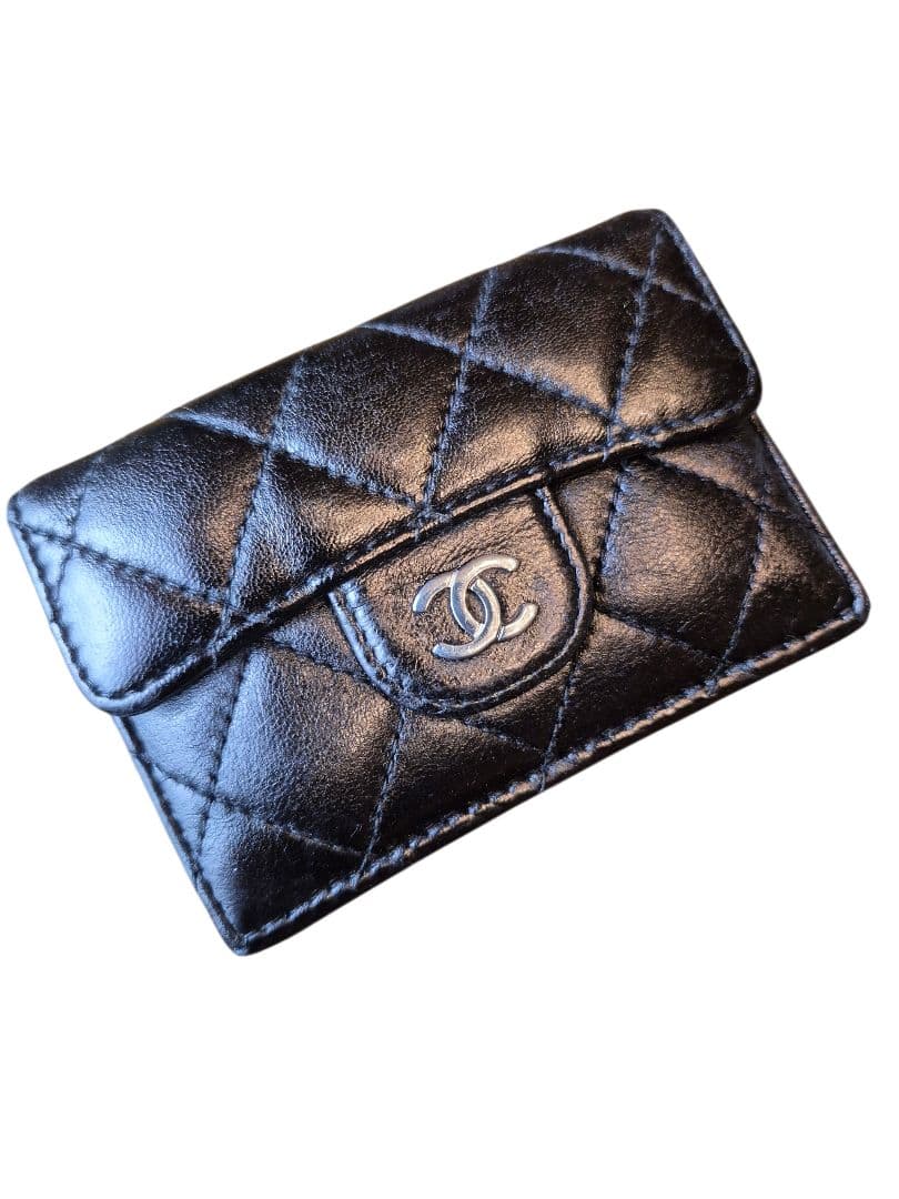 CHANEL　シャネル　マトラッセ　シルバー金具　Wホックフラップ　三つ折り財布