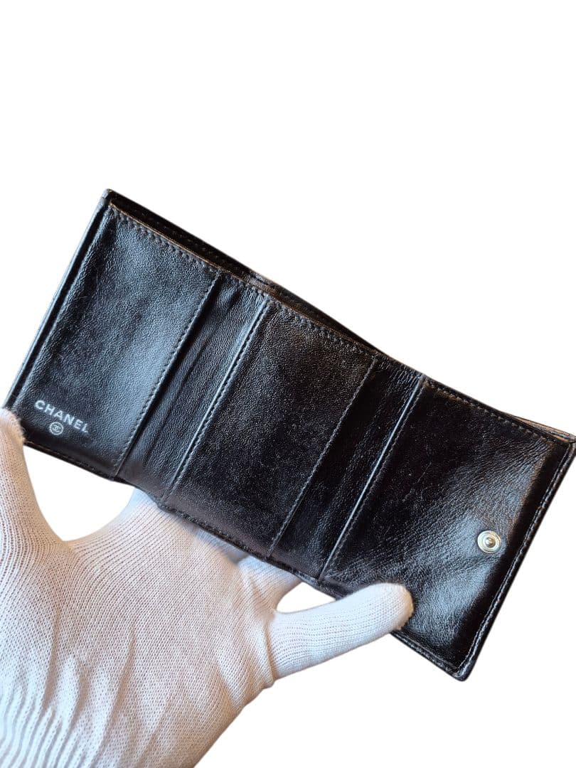 CHANEL　シャネル　マトラッセ　シルバー金具　Wホックフラップ　三つ折り財布