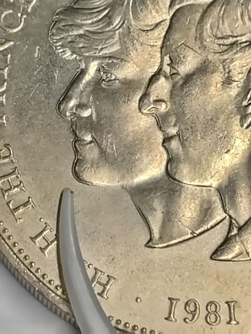 pn424 エラー硬貨 1981年チャールズ皇太子 ダイアナ妃 ご成婚記念 硬貨