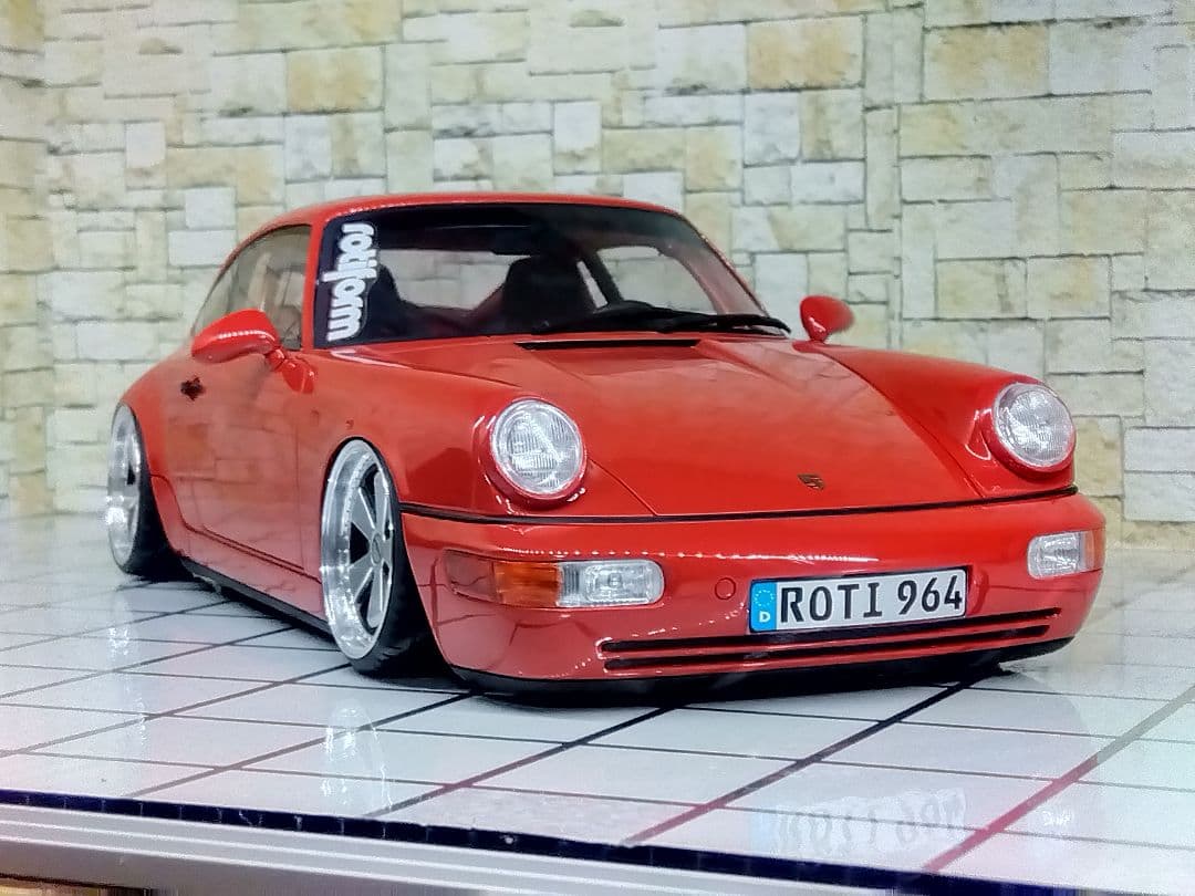 ミニカー 1/18 GTSPIRIT PORSCHE 911(964)Carrera
