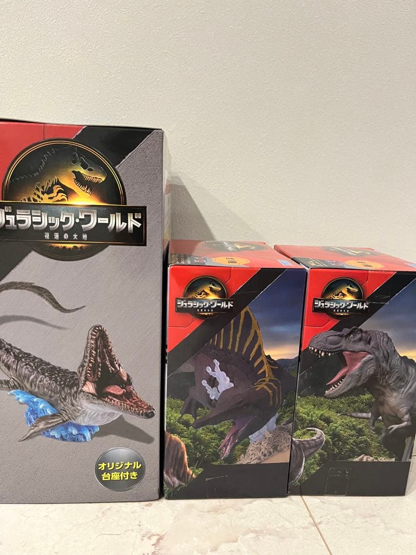 ジュラシック・ワールド モササウルスA賞フィギュアT.rexスピノサウルスセット