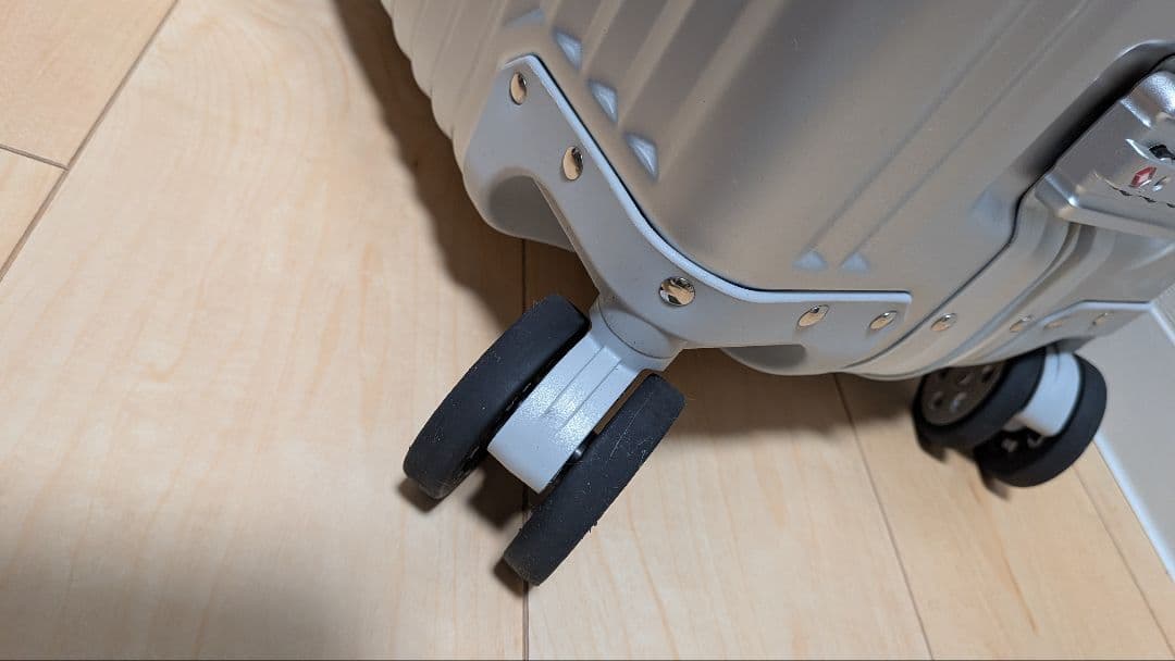 ベンツ スーツケース 65L シルバー リモワ