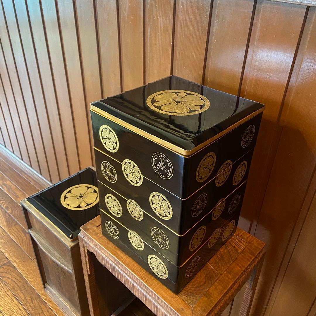 輪島塗　四段重箱　定紋八寸重箱　点彫り沈金　共箱付