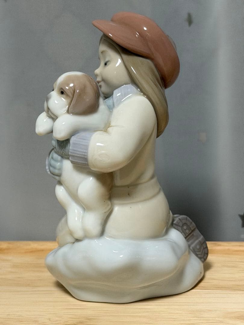 リヤドロ　少女と仔犬　冬　雪　手袋