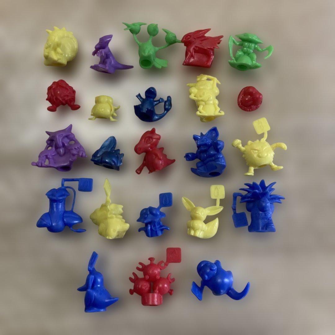 ポケモンガチャ　塩ビ人形　消しゴムフィギュア151種　ピッピ人形　化石　ボール