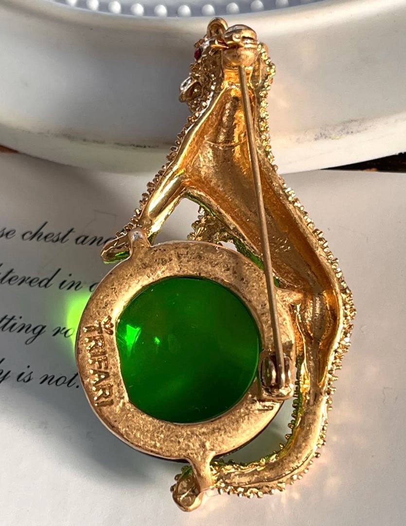 希少！TRIFARI 特大！ガラスチーターブローチB236