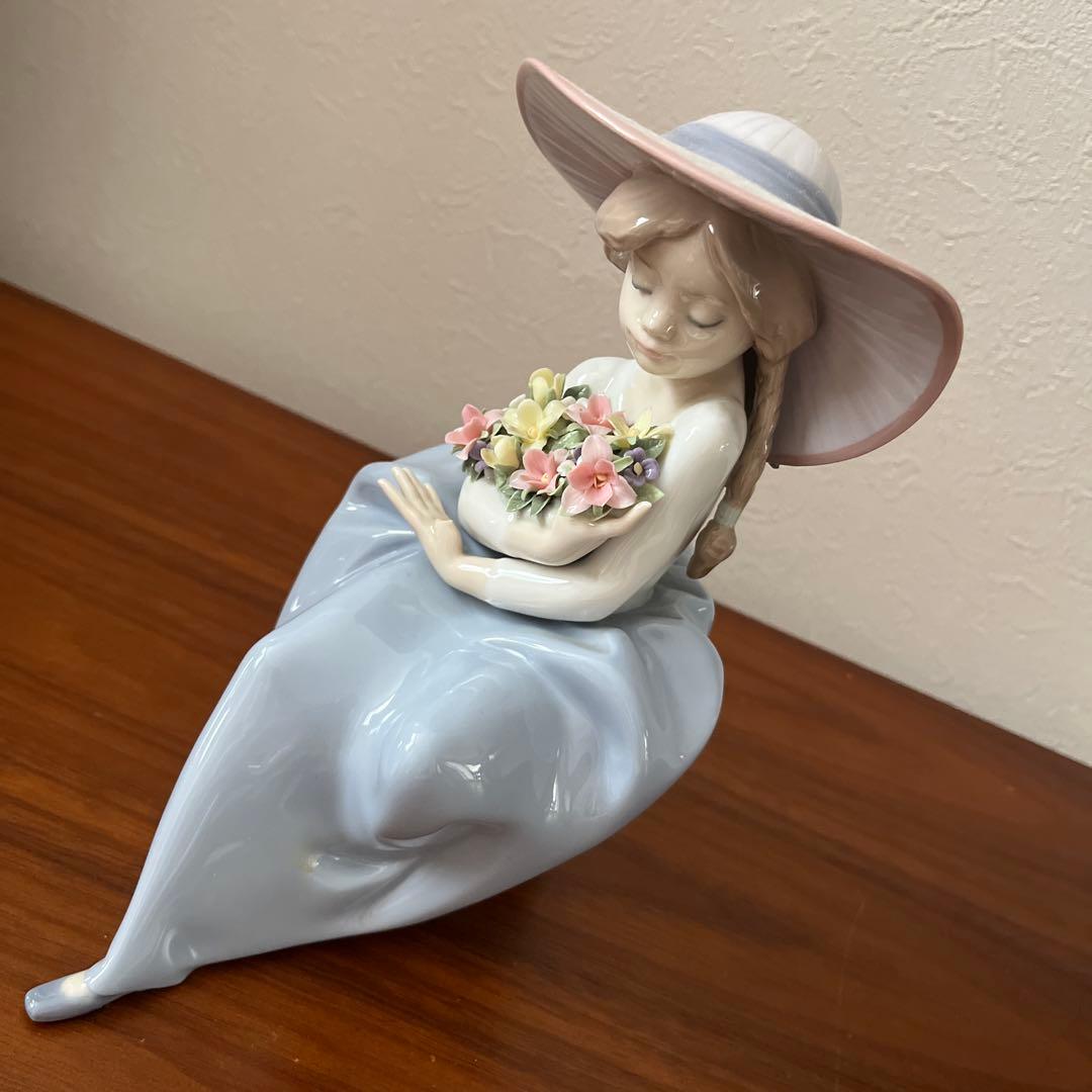 リアドロ　花の香りに包まれて　人形　置物