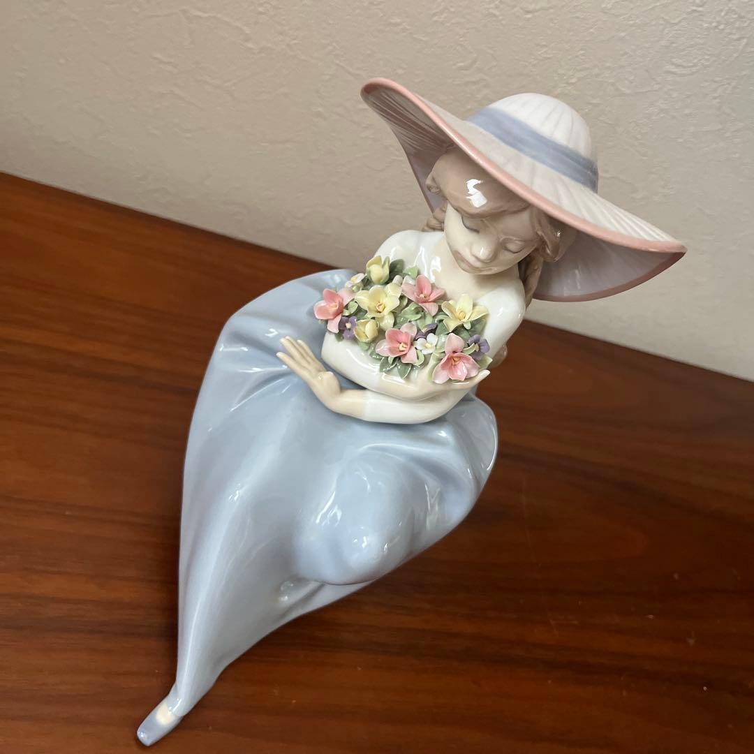 リアドロ　花の香りに包まれて　人形　置物