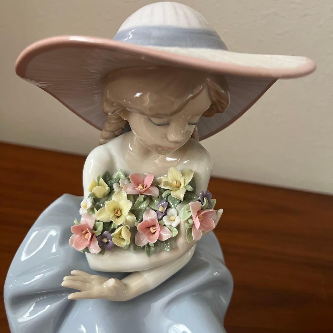 リアドロ　花の香りに包まれて　人形　置物