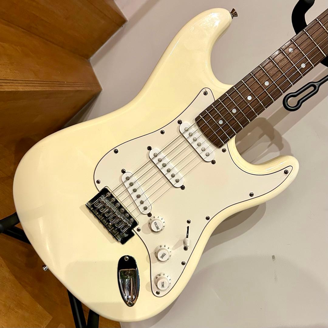 リヴァースヘッド　ストラトキャスタータイプ エレキギター　legend