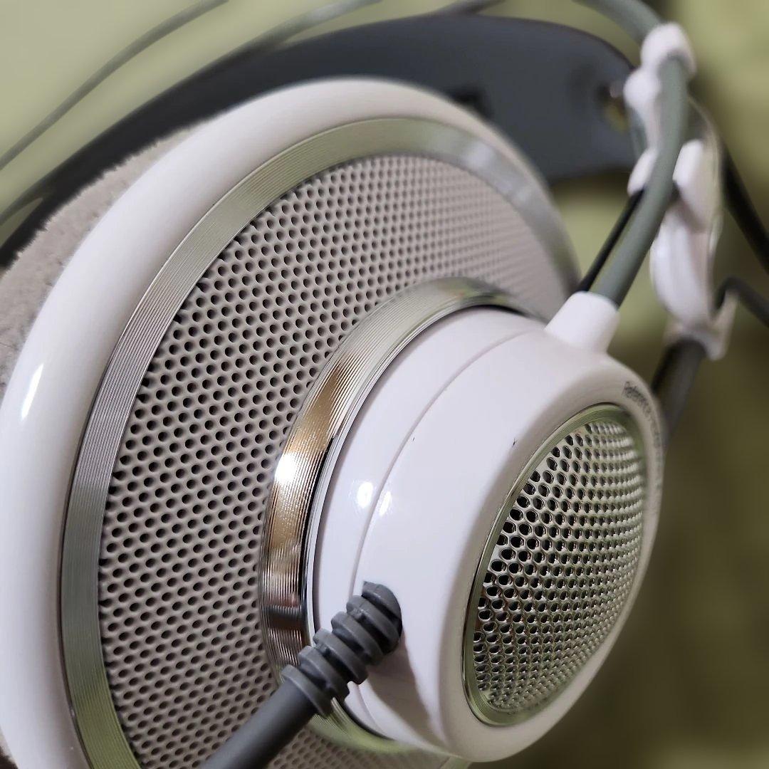 akg K701有線ヘッドホン　モニターヘッドホン