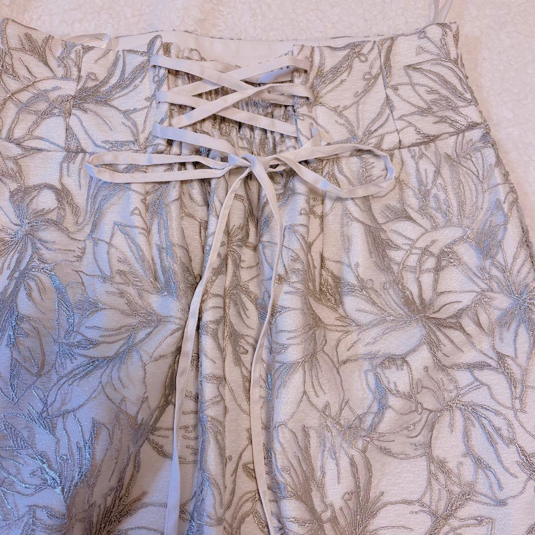 Apuweiser-riche アプワイザーリッシェ　ライン刺繍タイトスカート