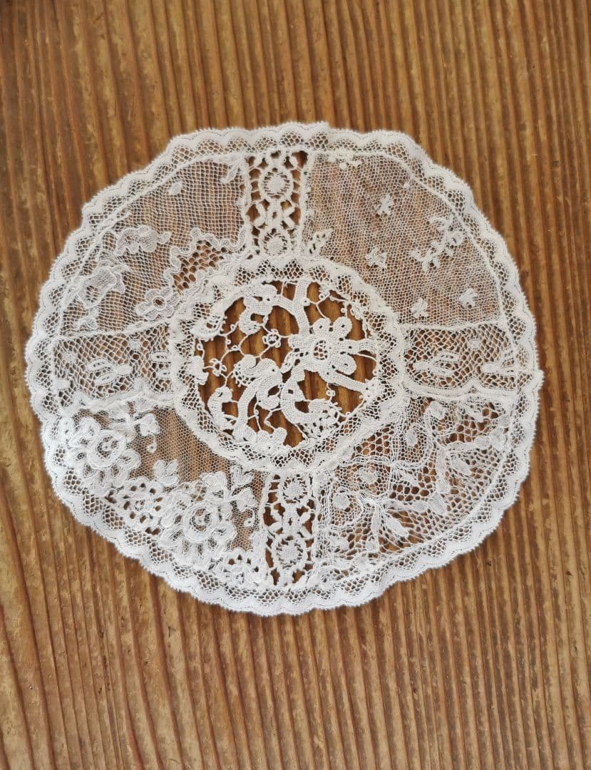 アンティークノルマンディーレースドイリー ベドフォドシャー アランソン コラリン