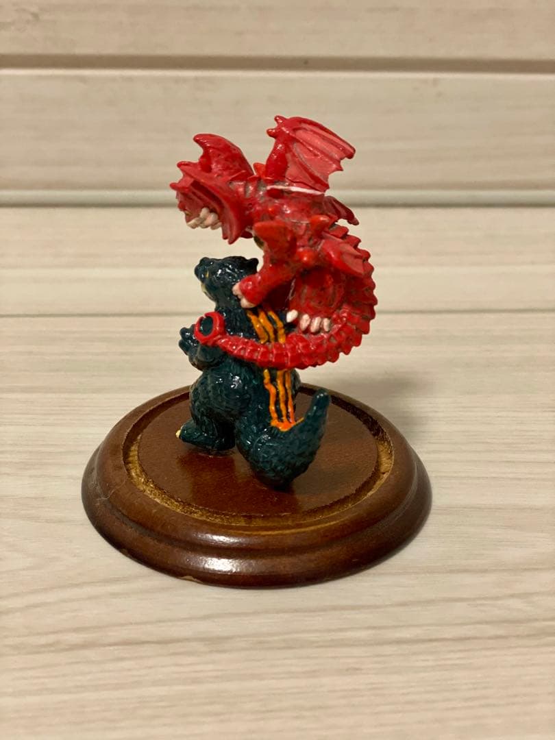 ゴジラvsデストロイア フィギュア ドーム型ケース入りジオラマ