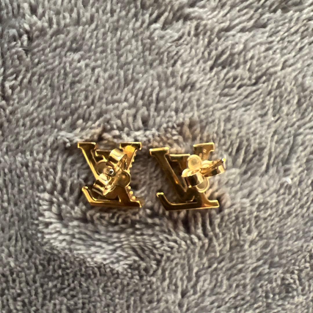 ルイヴィトンピアス両耳用