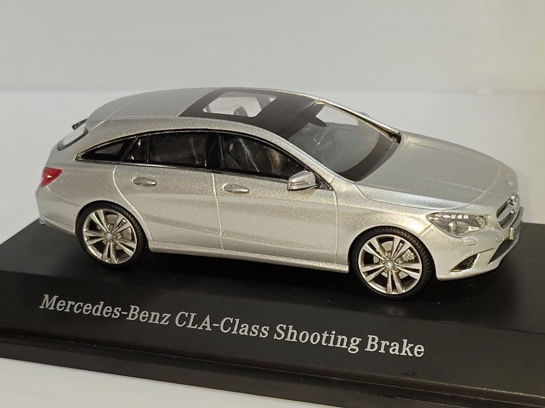 メルセデスベンツ CLAシューティングブレーク 1/43 ミニカー シルバー