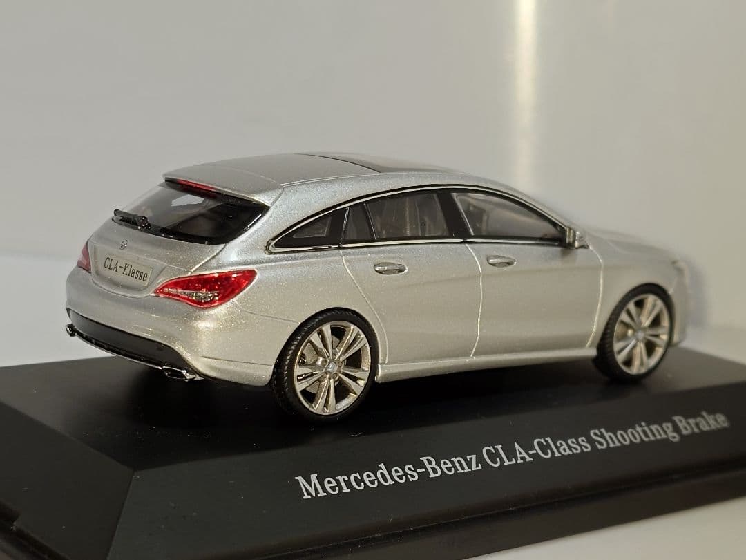 メルセデスベンツ CLAシューティングブレーク 1/43 ミニカー シルバー