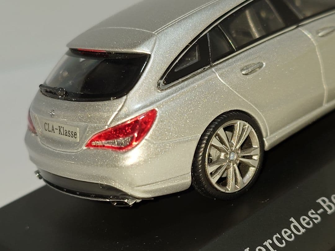 メルセデスベンツ CLAシューティングブレーク 1/43 ミニカー シルバー