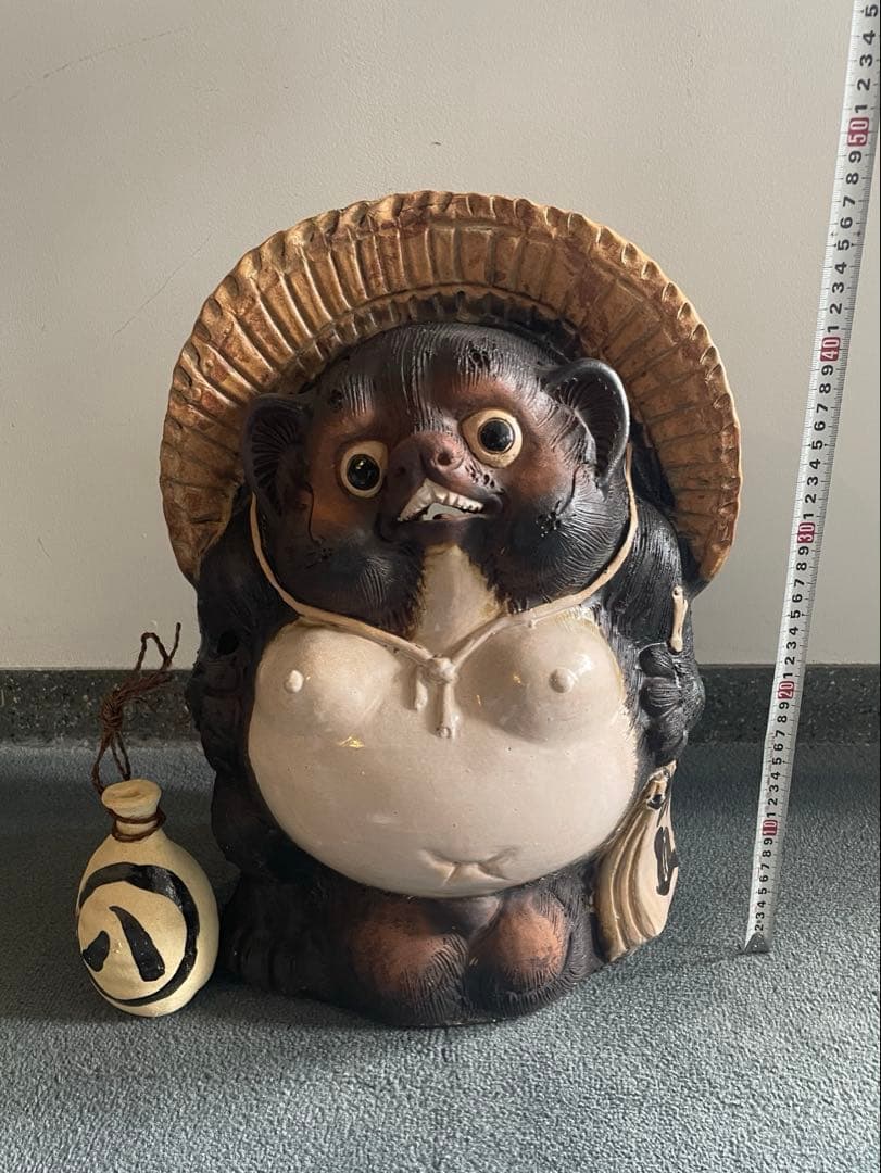 たぬきの置物　信楽焼　高さ47cm