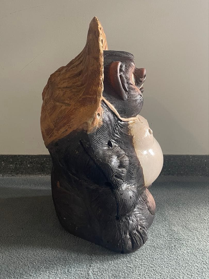 たぬきの置物　信楽焼　高さ47cm