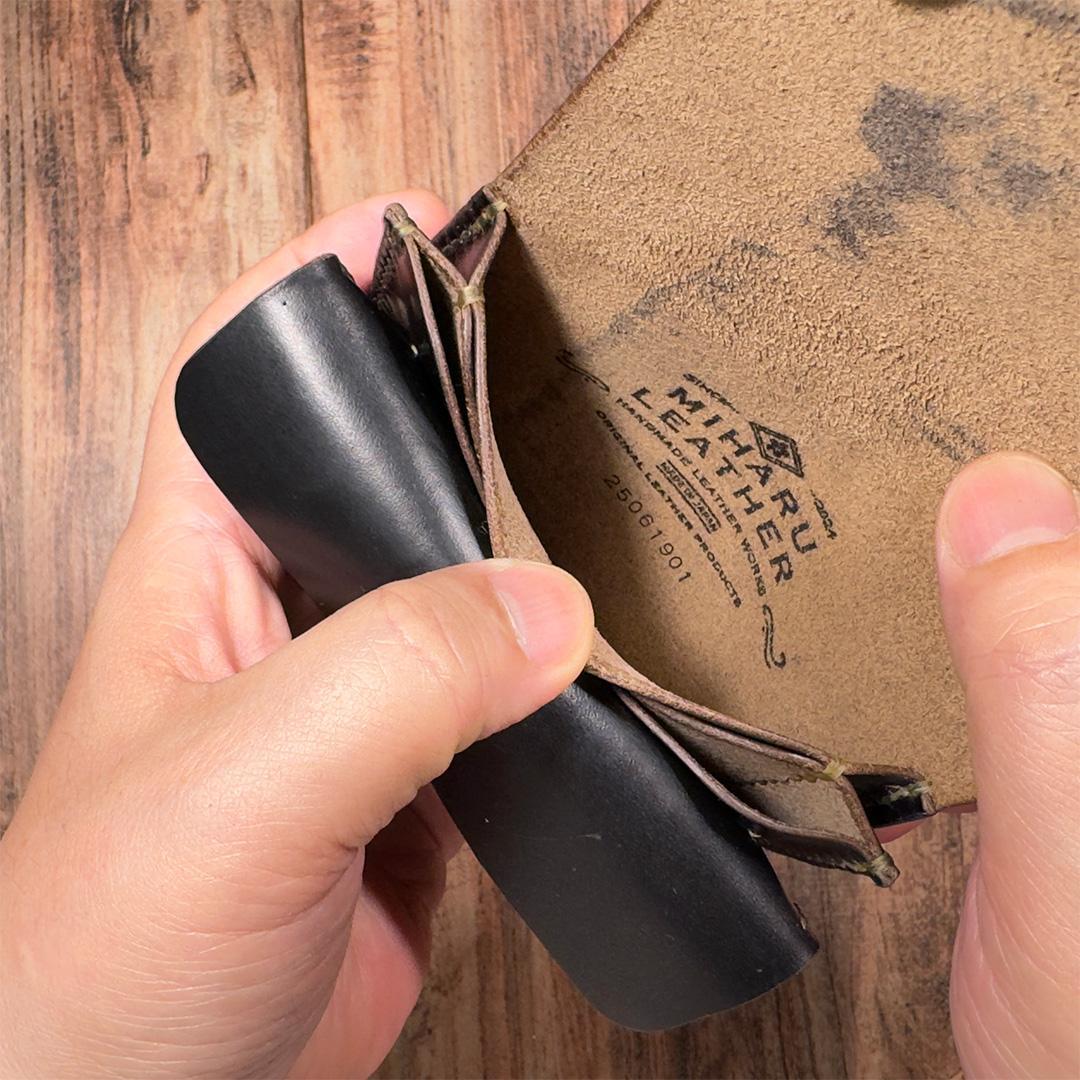 【ブラック茶芯】手縫いショートトラッカーウォレット（クロムエクセル使用）