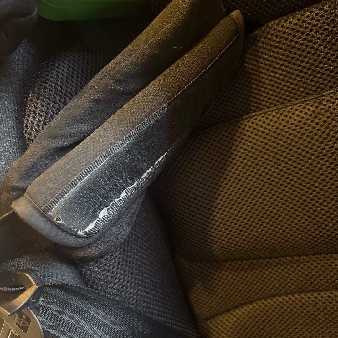 ゆずロウ様　Aprica フォームフィット　ジュニアシート　ブラック