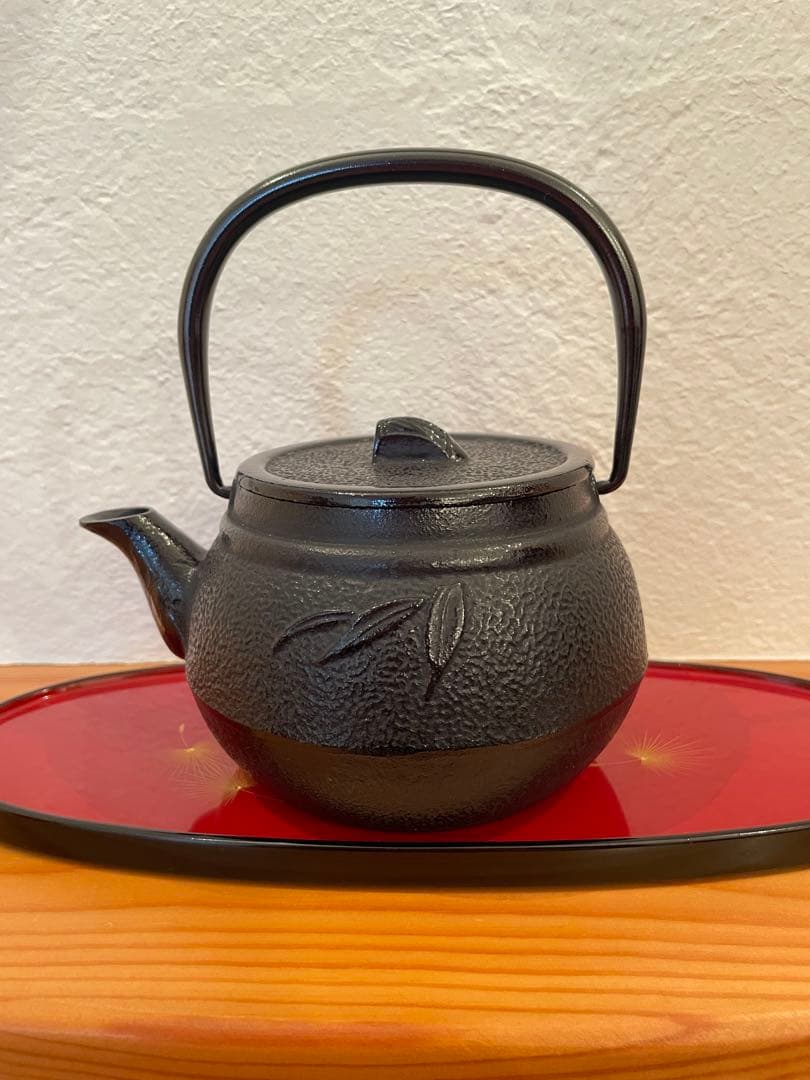 【値下げしました！】南部鉄器　葉の模様　鉄瓶