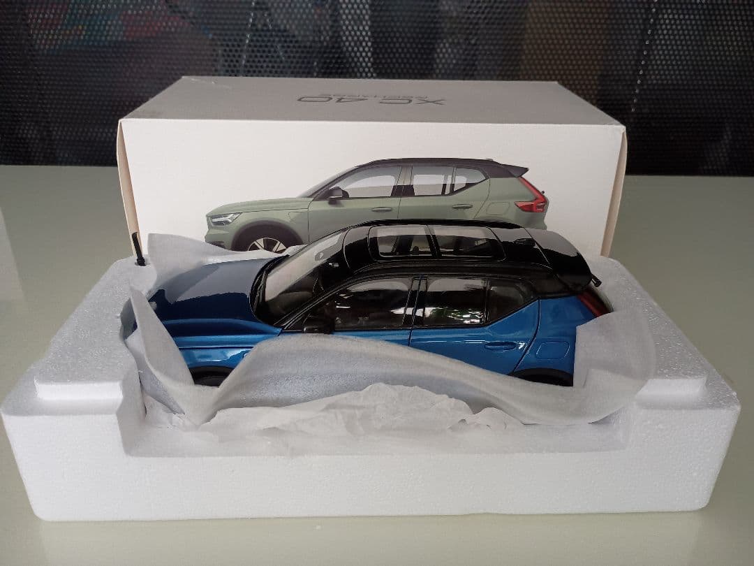 ボルボ特注 Paudi ボルボ Volvo XC40 R-DESIGN 1/18