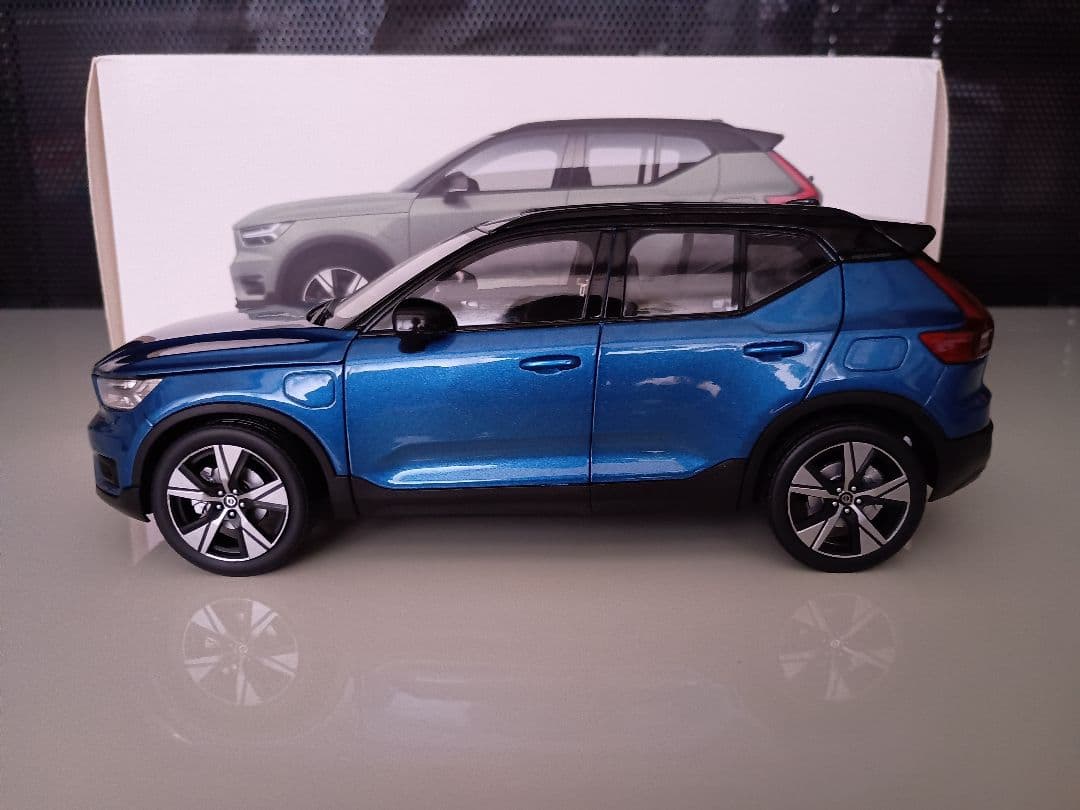 ボルボ特注 Paudi ボルボ Volvo XC40 R-DESIGN 1/18
