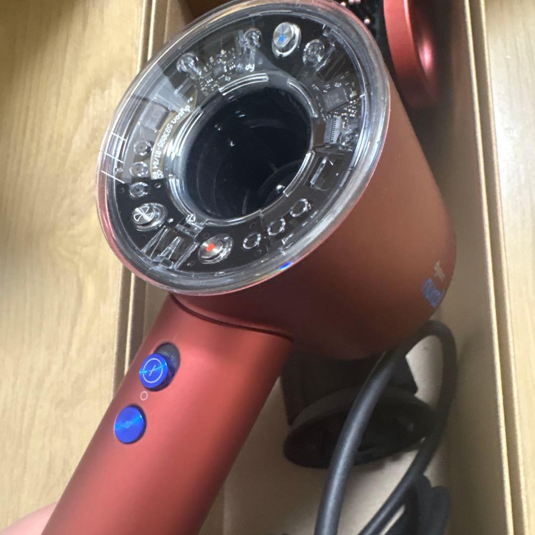 【早い者勝ち】ダイソンヘアドライヤー