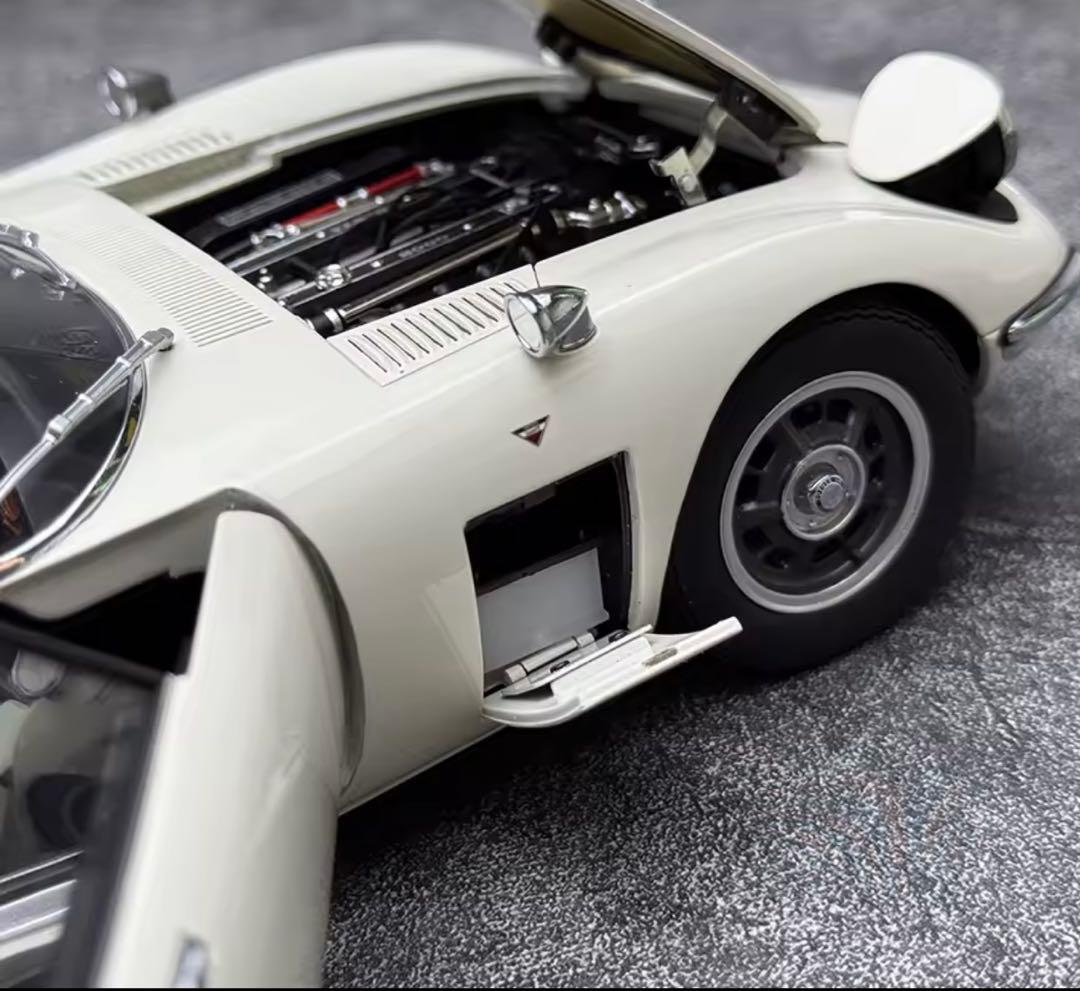 オートアート 1/18ダイカストトヨタ 2000GT ￼ミニカー
