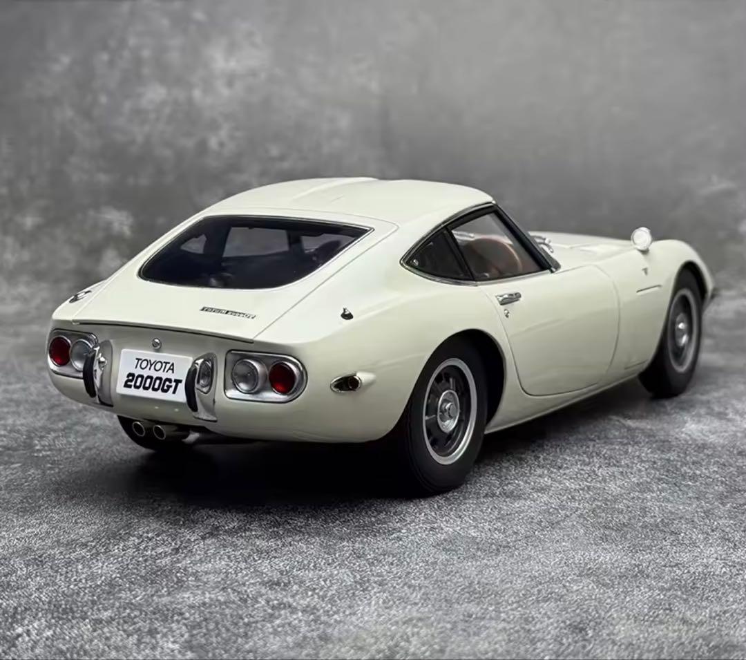 オートアート 1/18ダイカストトヨタ 2000GT ￼ミニカー