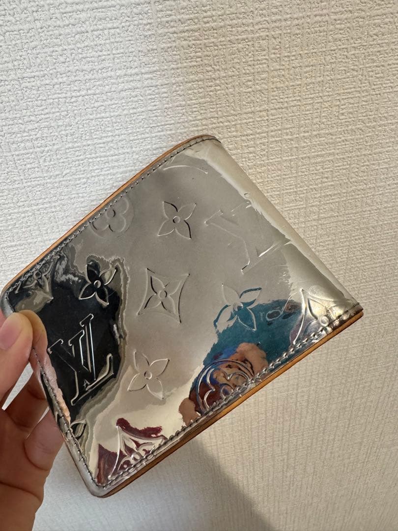 ルイヴィトン ミロワール ヴェルニ ジッピー 二つ折り財布