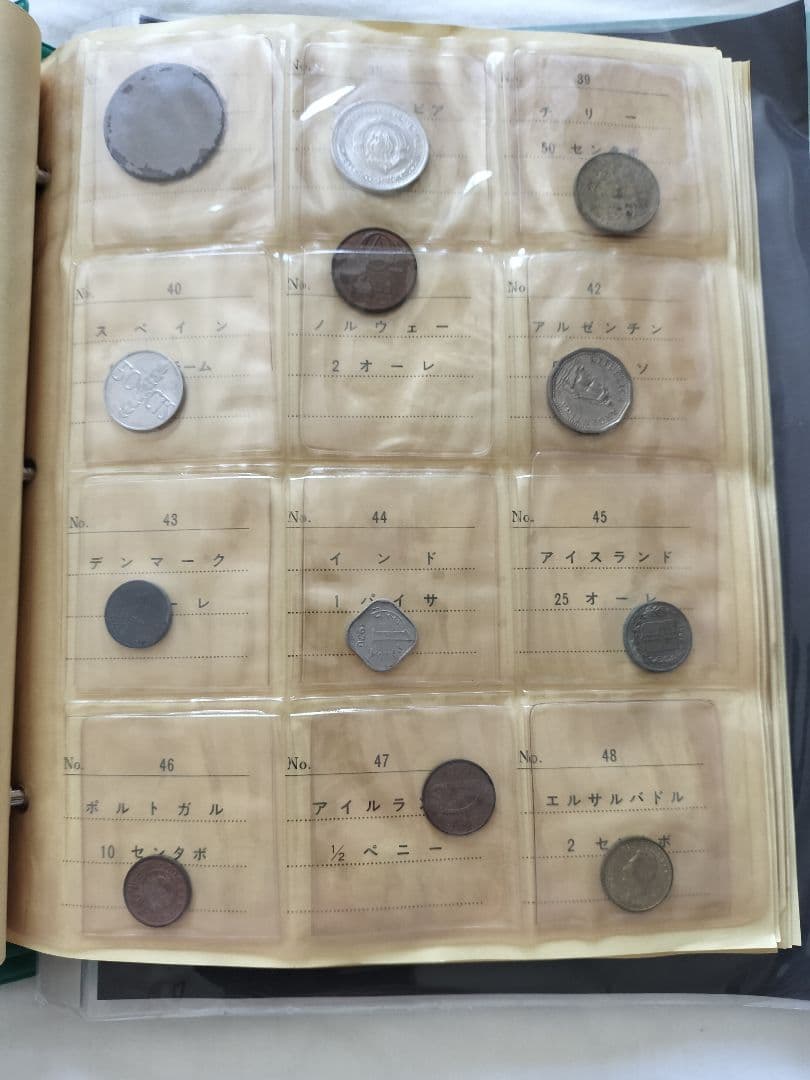 世界の コレクション アルバム 120枚+紙幣