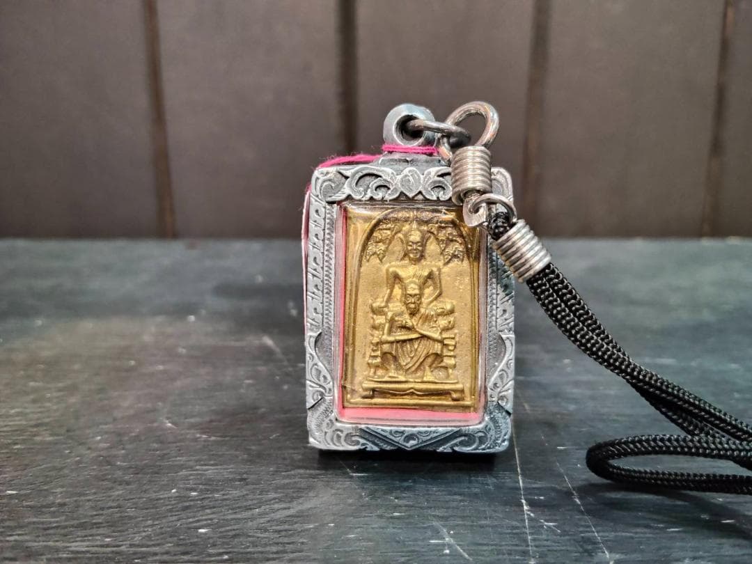 タイのお守り　プラクルアン　ワット・バーンライ