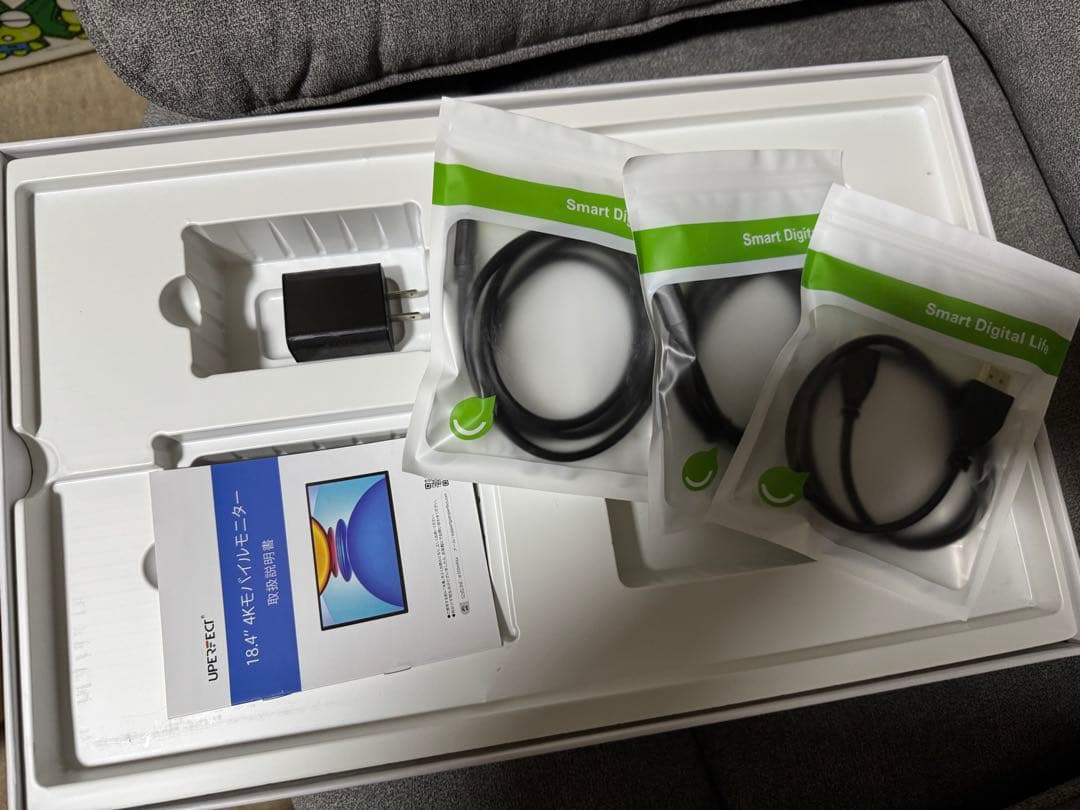 4k 18.4インチ モバイルモニター 美品③