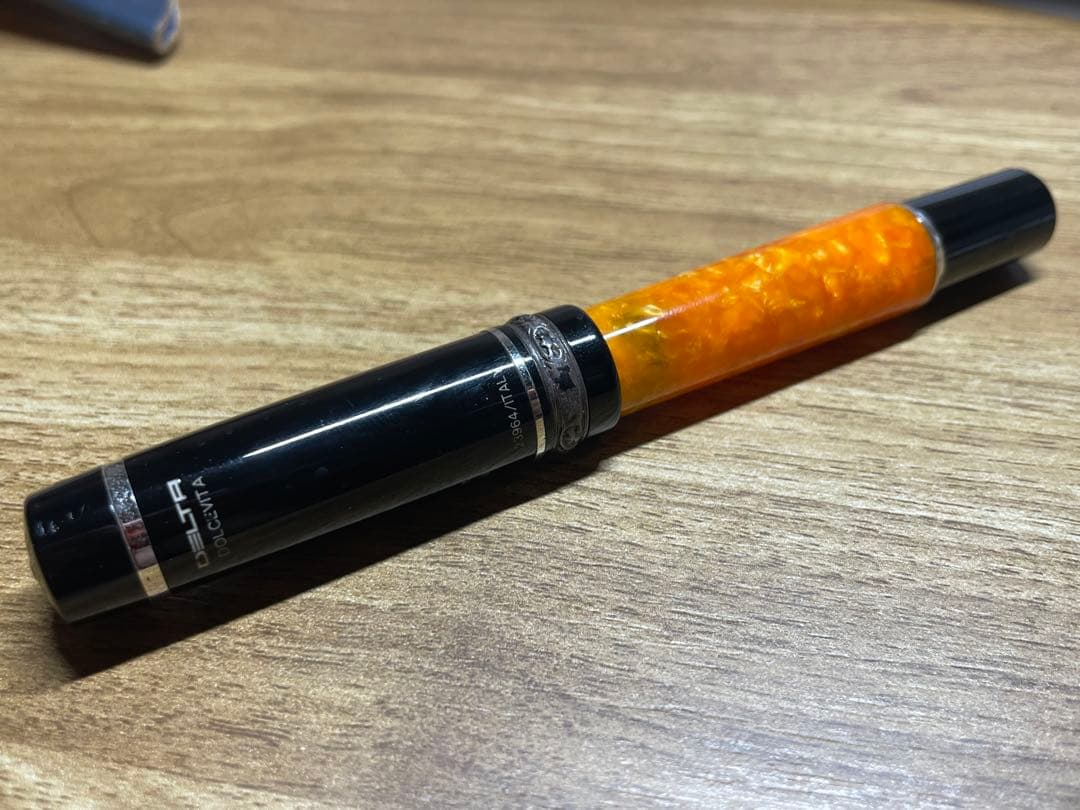 ドルチェビータ　デルタ　ミディアム　万年筆