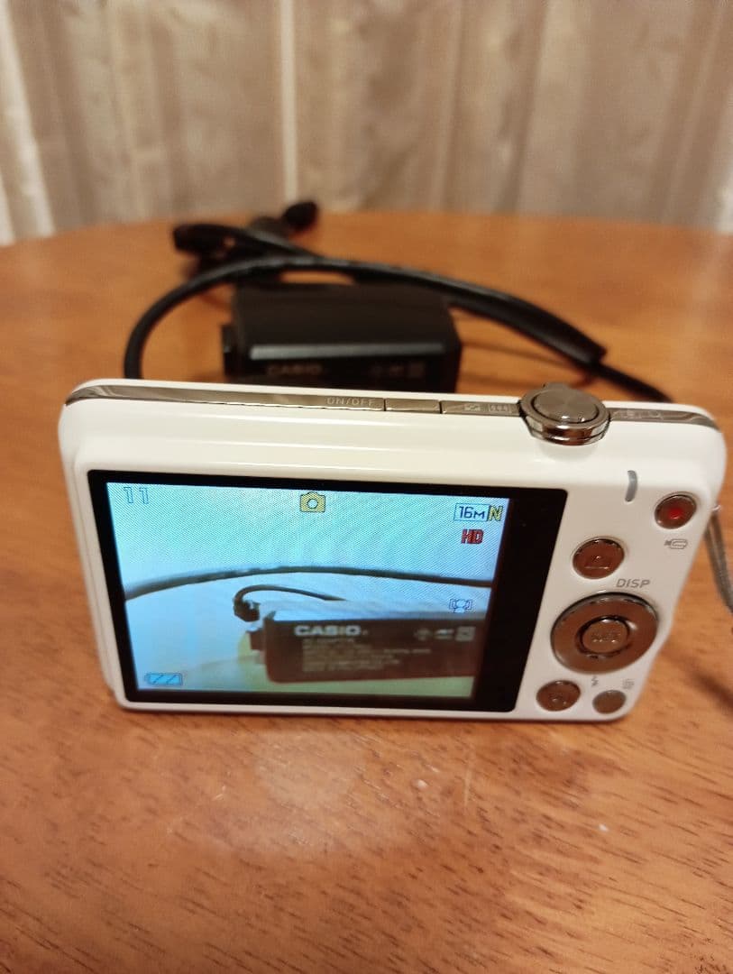 コンデジ　CASIO　EXILIM６X　 ホワイト　極美品　デジカメ