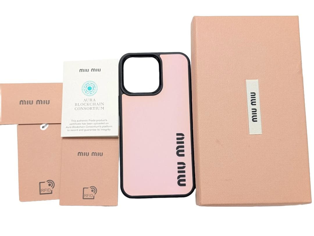 MIU MIU　ミュウミュウ　iPhone 13 PRO　スマホケース