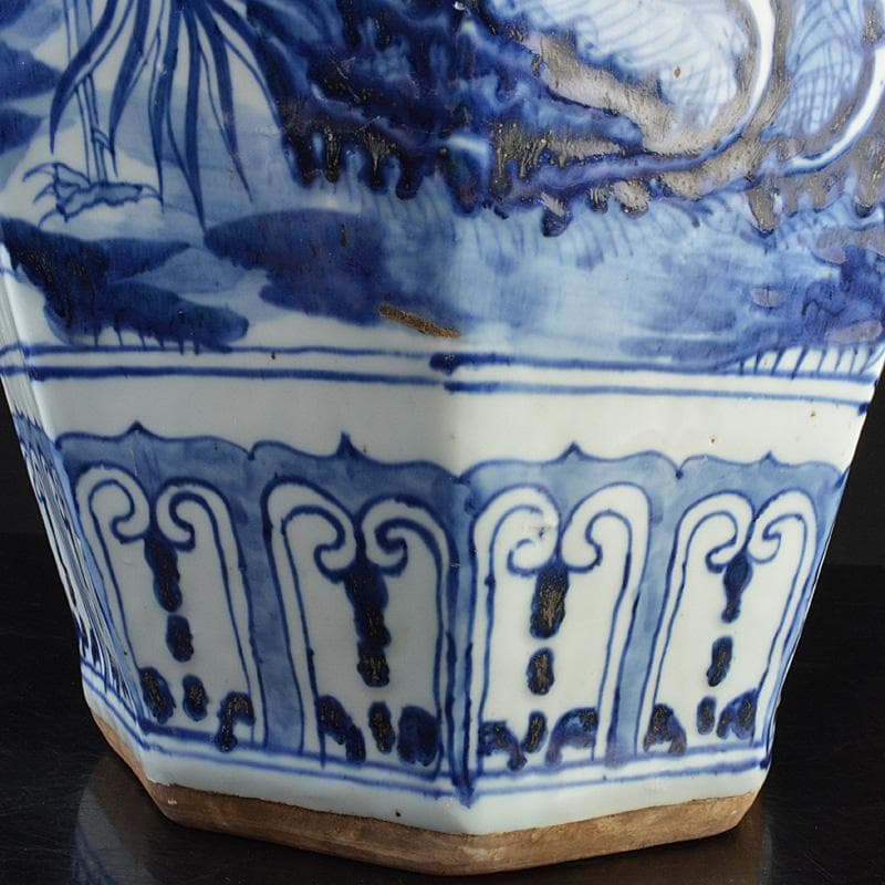 中国　景徳鎮製款　青花　神獣花文　八角面取瓶　高さ約48cm　V　R7338F