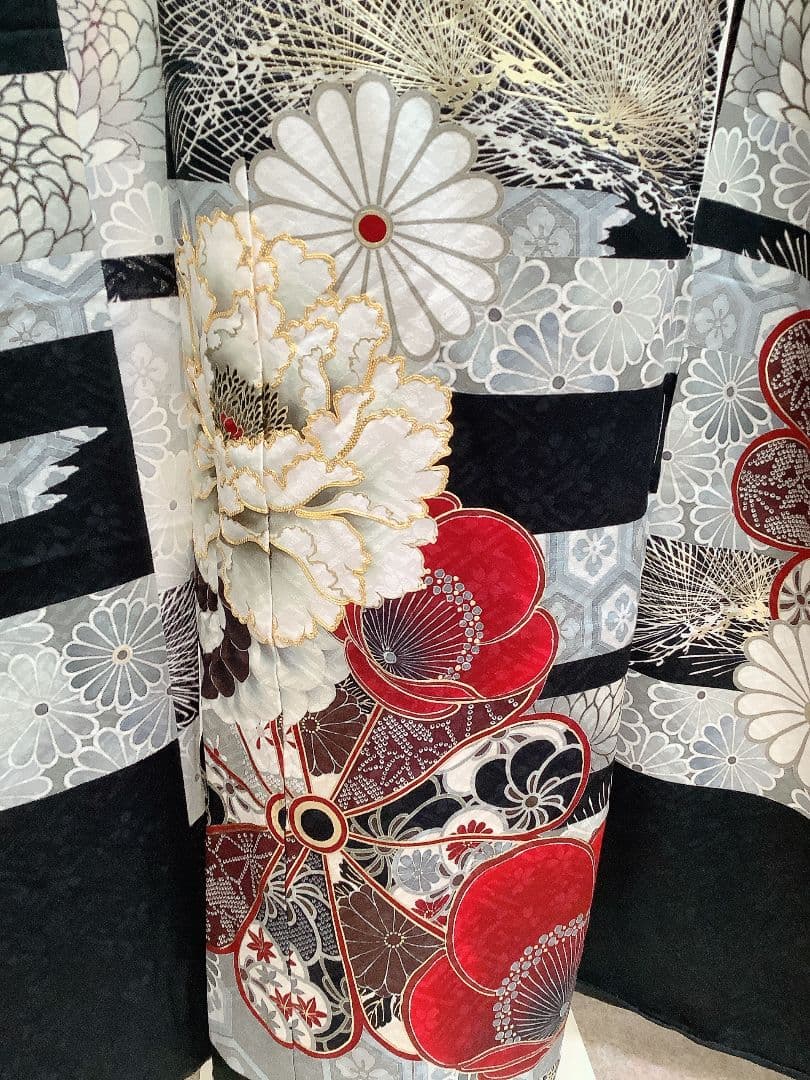 中村里砂　振袖　黒