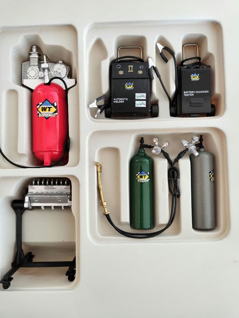 ジオラマ　1：18 ミニカー　ガレージ　工具　ミニチュア　ダイキャストモデル