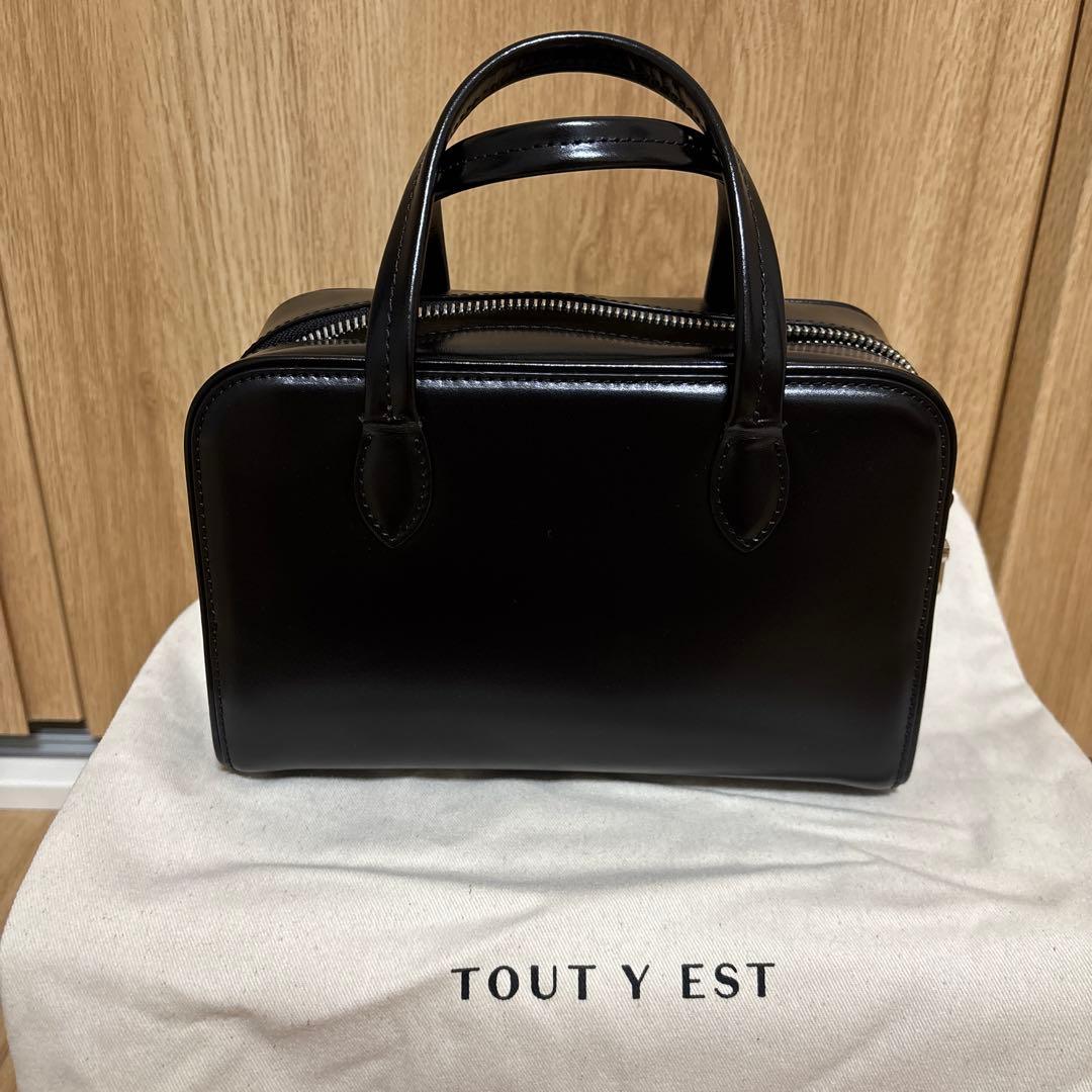 TOUT Y EST トゥティエ