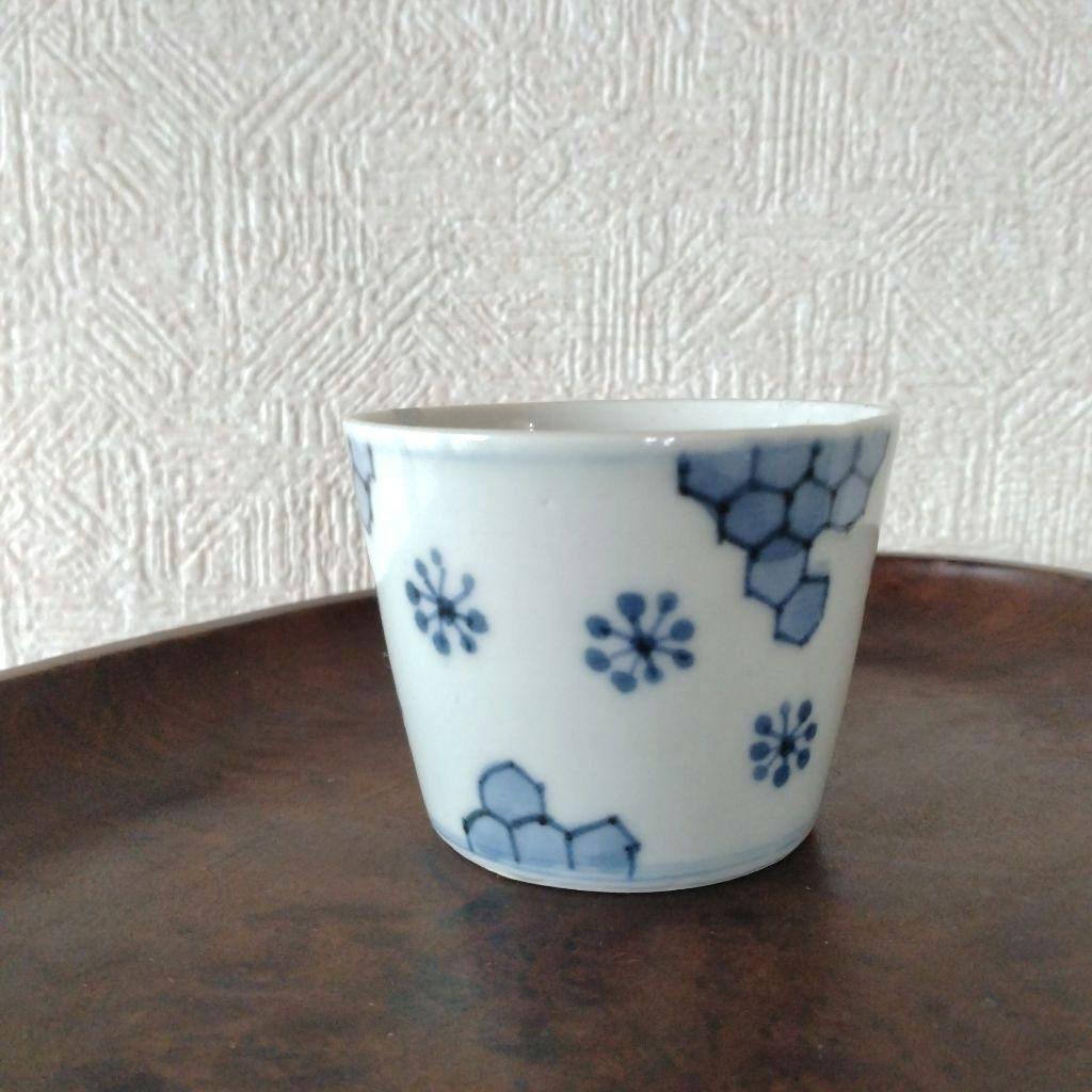 古伊万里染付苺と亀甲文蕎麦猪口