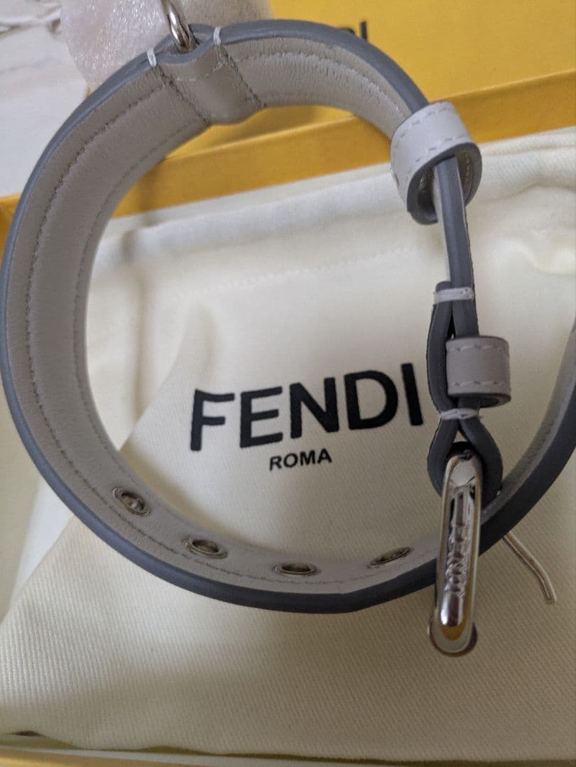 モモビン様　FENDI グレー レザー 首輪 ドッグカラー　FF柄
