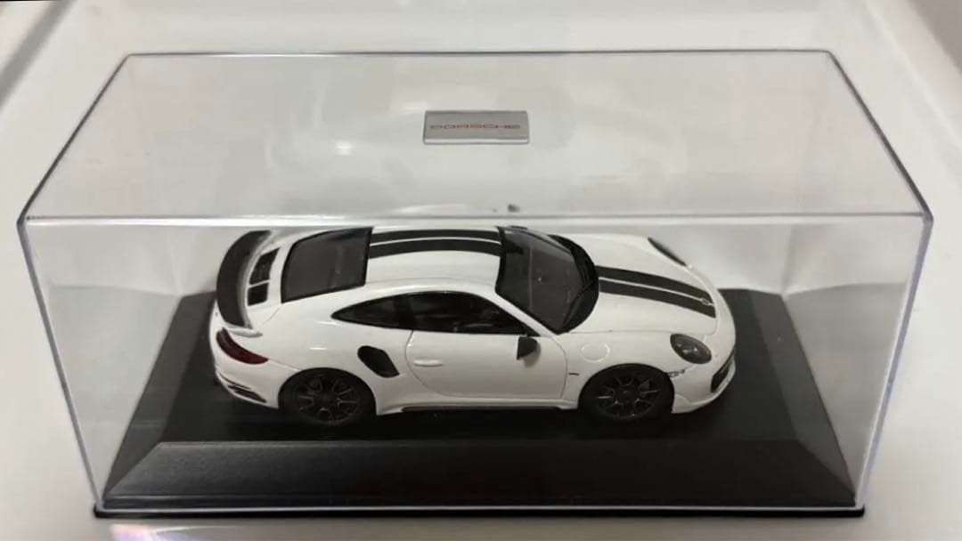 ポルシェ 911 ターボ S 限定品（1911台）スパーク ミニカー