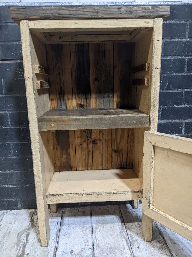 ちか　古材飾り棚　クリーム色